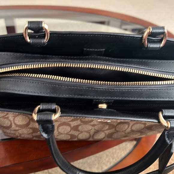 Coach medium size bag with large straps also. - Picture 2 of 4